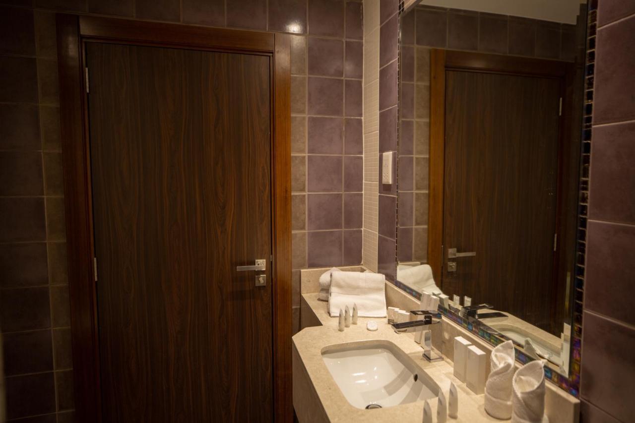 The Seven Hotel Manama Extérieur photo