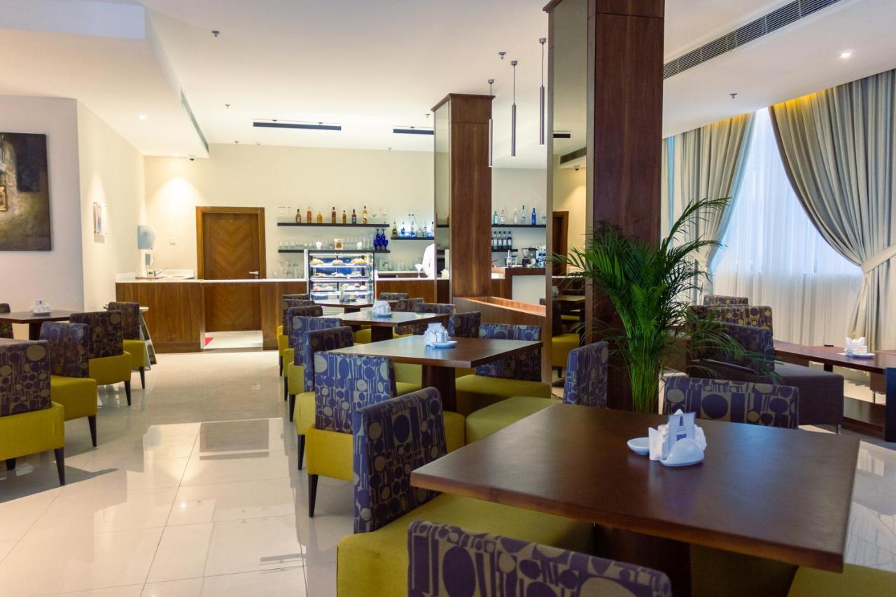 The Seven Hotel Manama Extérieur photo
