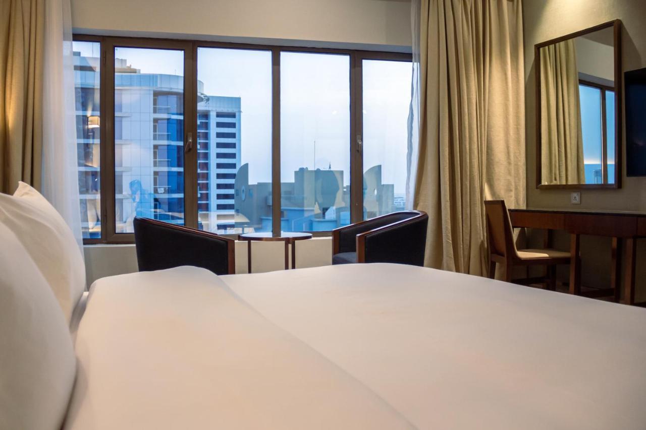 The Seven Hotel Manama Extérieur photo